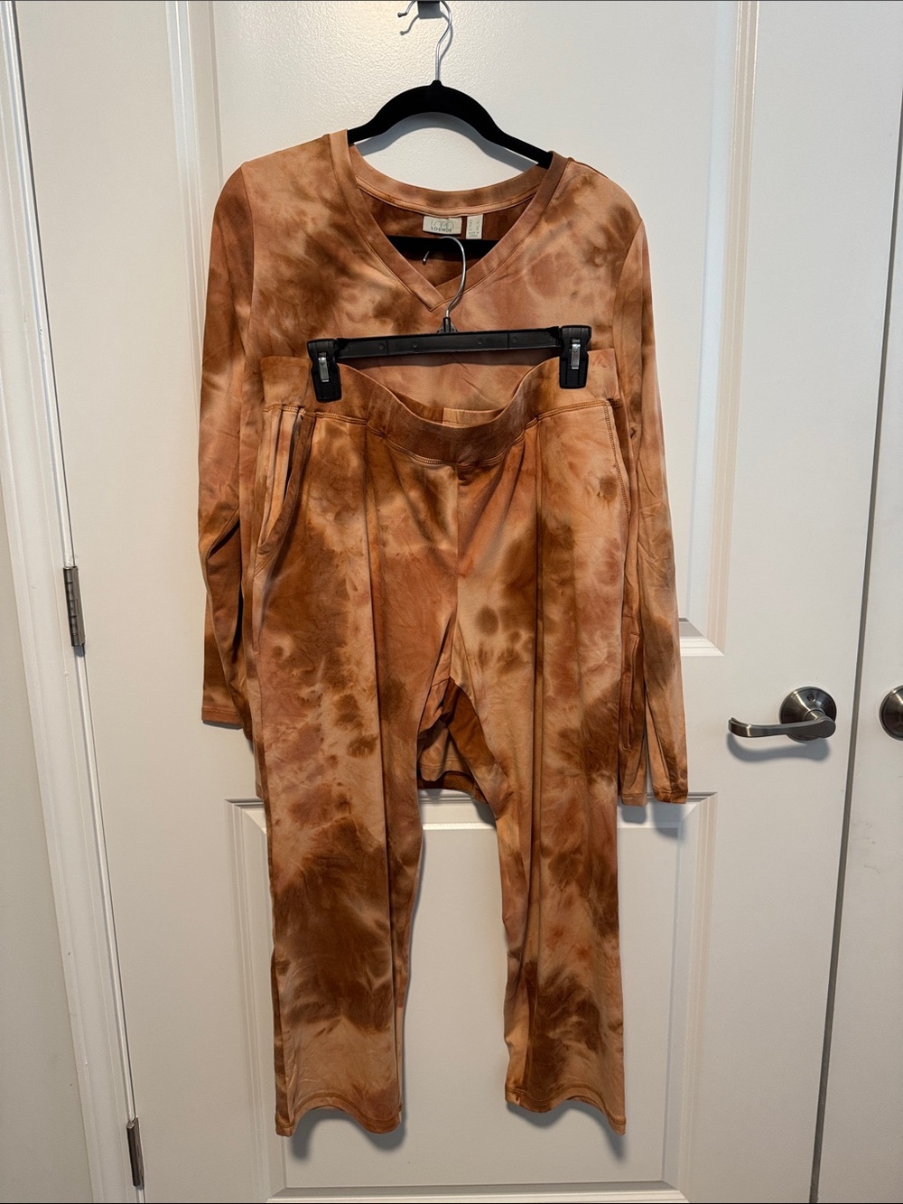 LOGO by Lori Goldstein Tie-Dye Brown Lounge Pants & Top Set. Large.